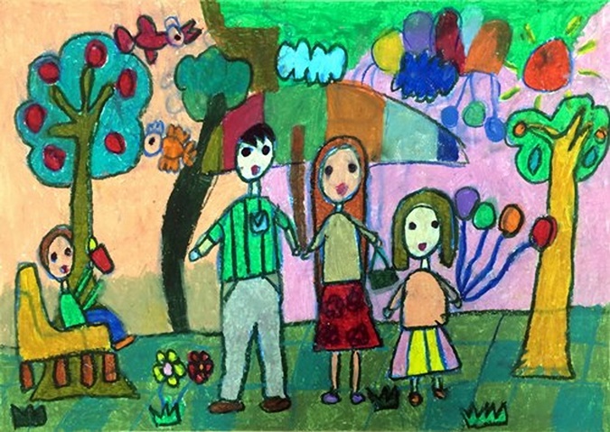 Tranh vẽ của học sinh với chủ đề gia đình