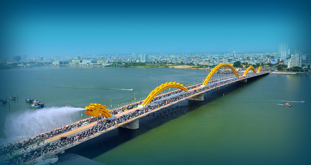 Hình ảnh đẹp về cầu rồng Đà Nẵng bơm nước