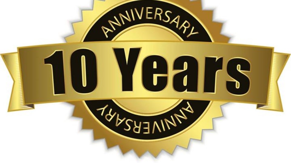 Mẫu logo đẹp kỷ niệm 10 năm